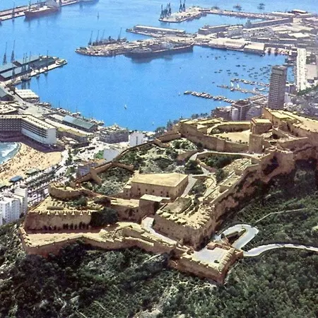 Beach, Center And Entertainment 阿利坎特